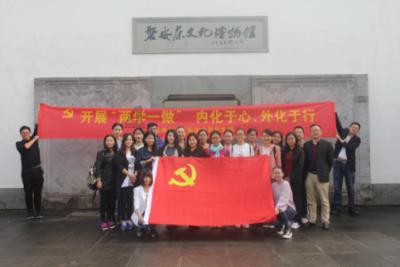 时尚拼接牛仔裤