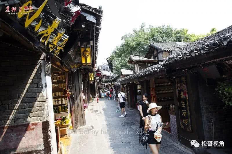 家家悦：预计2023年净利润同比增长122%至196%